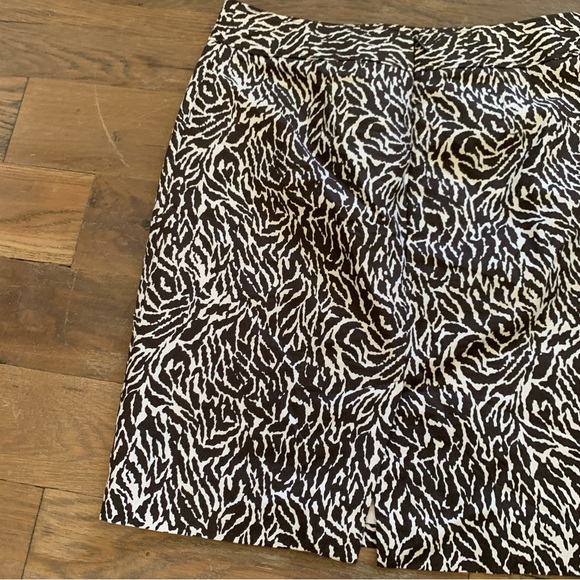 Ann Taylor Loft Brown Animal Print Pencil Skirt Size 6 Petite - Picture 2 of 6